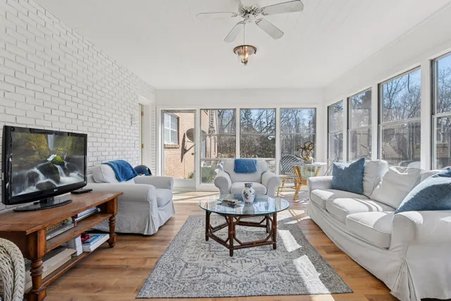 $1,395,000 | 425 Ferndale Road North, Wayzata, MN 55391