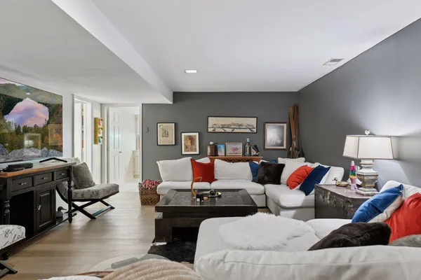 $1,395,000 | 425 Ferndale Road North, Wayzata, MN 55391