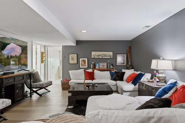 $1,395,000 | 425 Ferndale Road North, Wayzata, MN 55391