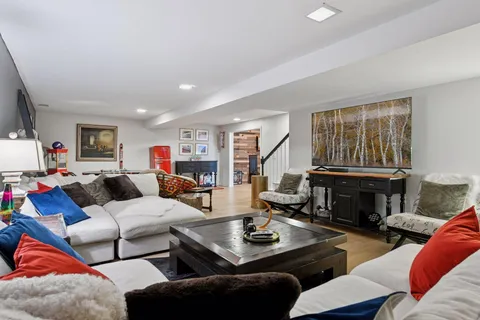 $1,395,000 | 425 Ferndale Road North, Wayzata, MN 55391