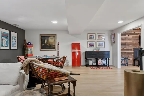 $1,395,000 | 425 Ferndale Road North, Wayzata, MN 55391