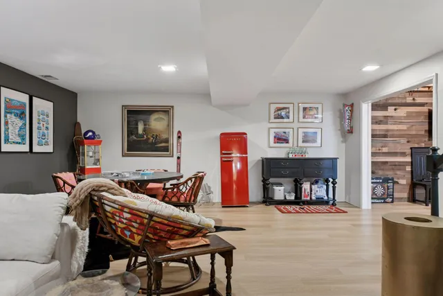 $1,395,000 | 425 Ferndale Road North, Wayzata, MN 55391