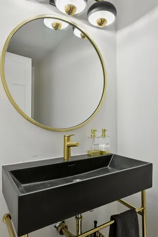 $1,395,000 | 425 Ferndale Road North, Wayzata, MN 55391