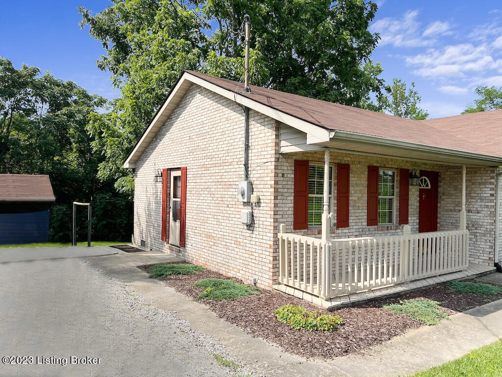 212 Garriott Road Bedford, KY 40006 - Photo 3 of 22 11