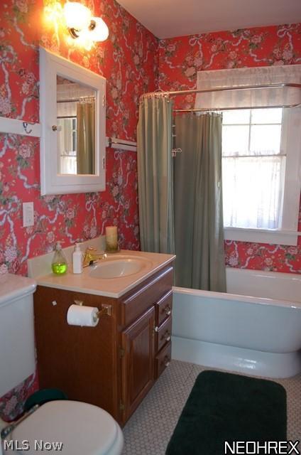 2945 Eaton Road Shaker Heights, OH 44122 - Photo 21 of 25 Full bath on 2nd floor close to bedroom five and six.