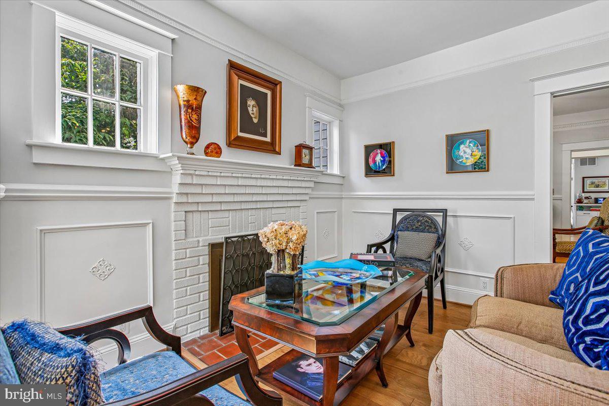 1909 Belfield Road Alexandria, VA 22307 - Photo 8 of 69 Charming living space with artistic flair.