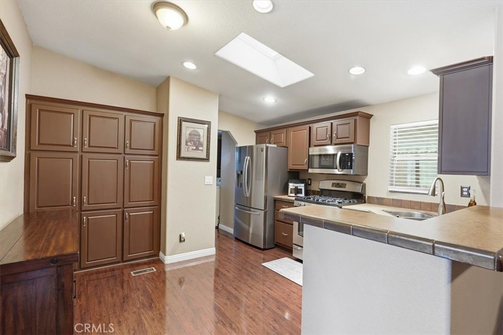 16600 Downey Avenue, Unit 104 Paramount, CA 90723 - Photo 9 of 24