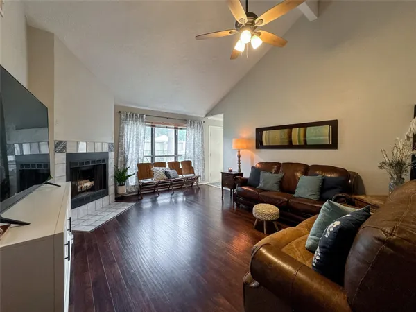 $2,290 | 2909 Laurelridge Drive, League City, TX 77573