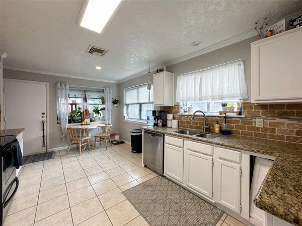 $2,290 | 2909 Laurelridge Drive, League City, TX 77573