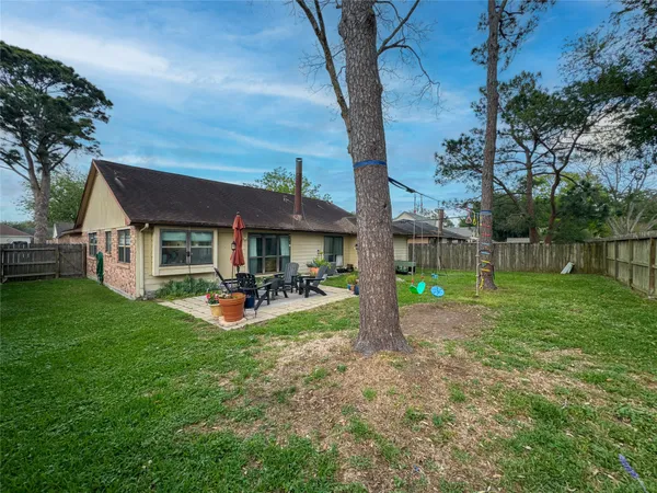 $2,290 | 2909 Laurelridge Drive, League City, TX 77573