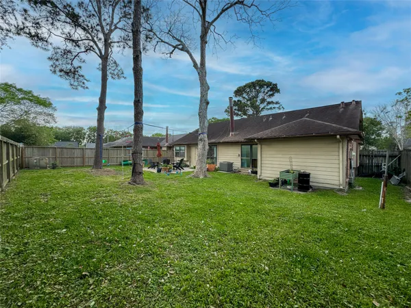 $2,290 | 2909 Laurelridge Drive, League City, TX 77573