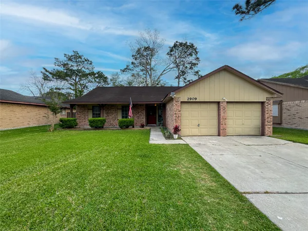 $2,290 | 2909 Laurelridge Drive, League City, TX 77573