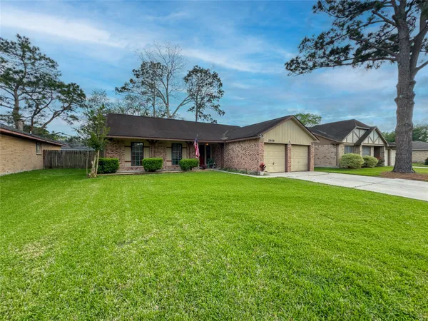 $2,290 | 2909 Laurelridge Drive, League City, TX 77573