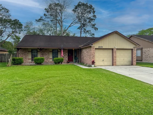 $2,290 | 2909 Laurelridge Drive, League City, TX 77573
