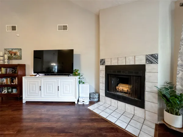 $2,290 | 2909 Laurelridge Drive, League City, TX 77573