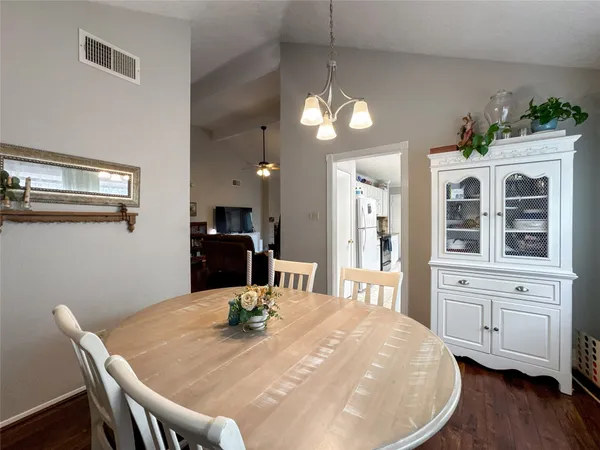 $2,290 | 2909 Laurelridge Drive, League City, TX 77573