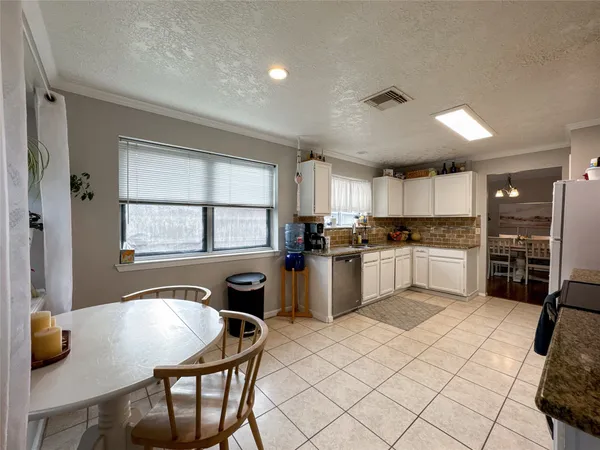 $2,290 | 2909 Laurelridge Drive, League City, TX 77573