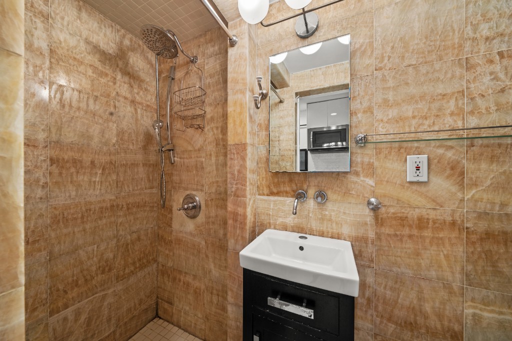 175 Bleecker Street, Unit 11 Manhattan, NY 10012 - Photo 12 of 14 Photo 12