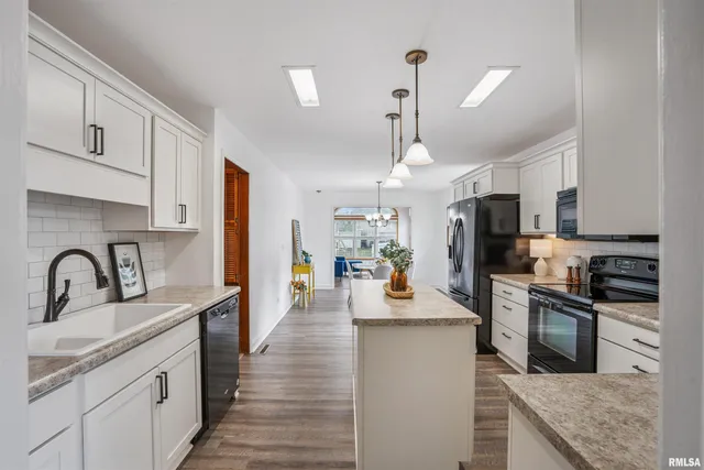 $174,900 | 712 South Spring Street, Geneseo, IL 61254