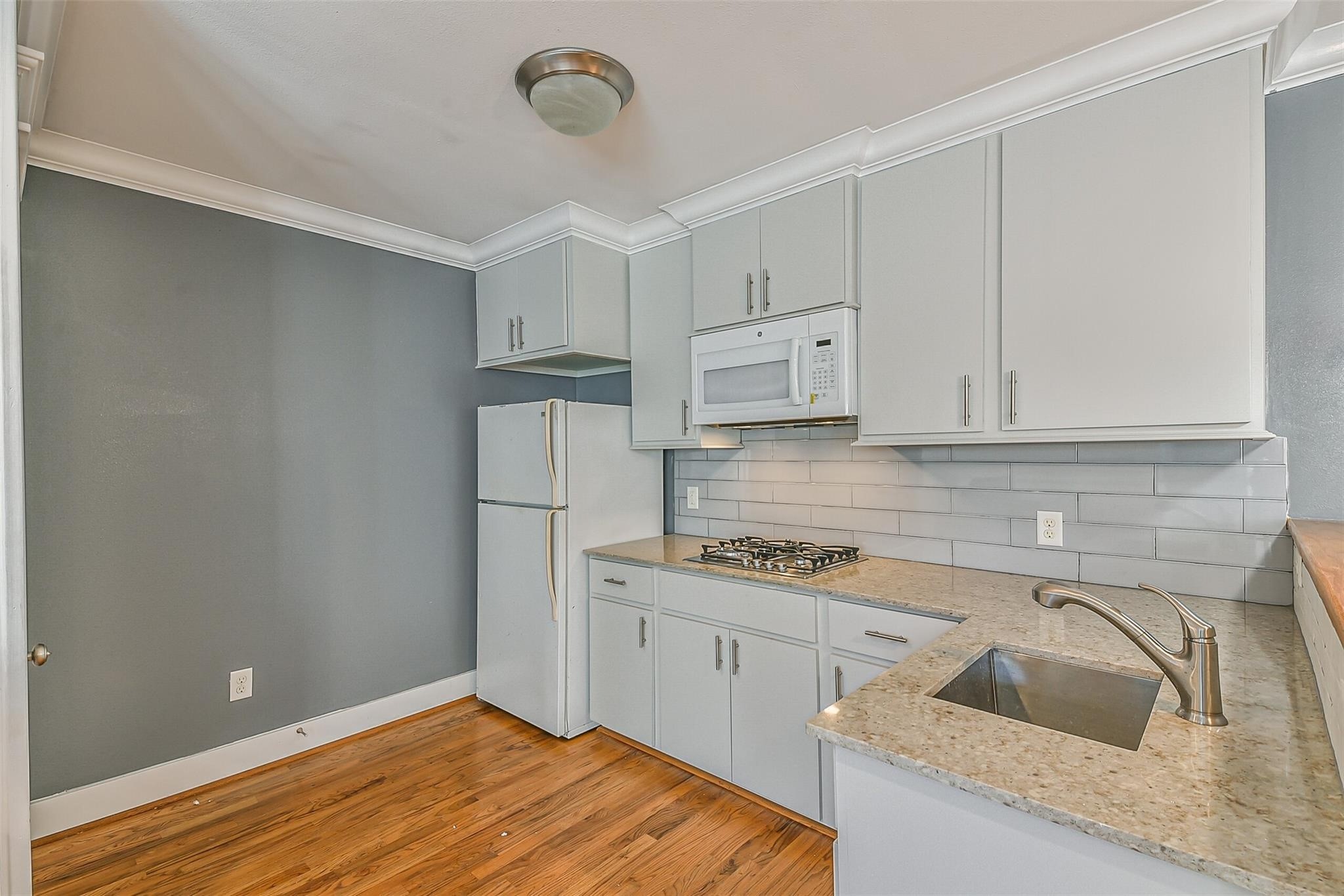 18659 Clover Path Porter, TX 77365 - Photo 27 of 31 Apartment's Kitchen