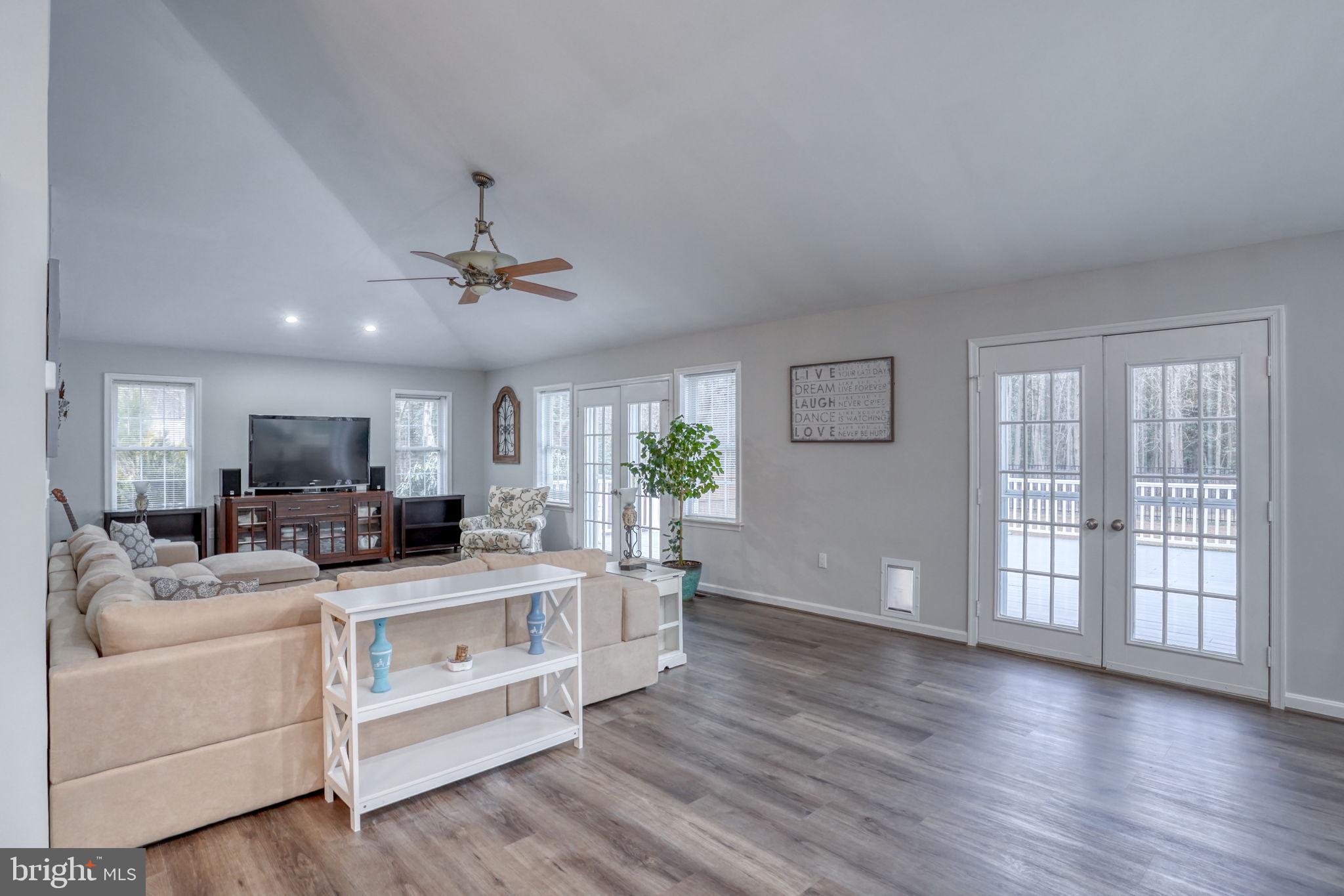 10821 Shawnee Road Harrington, DE 19952 - Photo 20 of 53 a living room with furniture and a large window