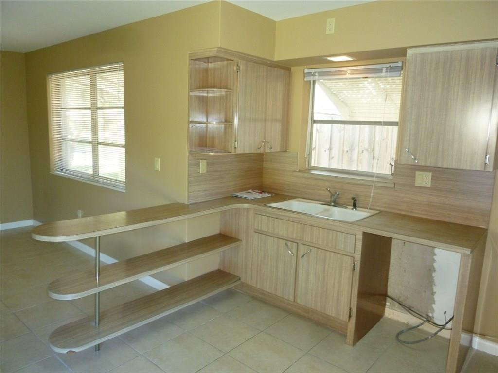 4711 West Park Road Hollywood, FL 33021 - Photo 16 of 35 Amazing amount of space in this kitchen!