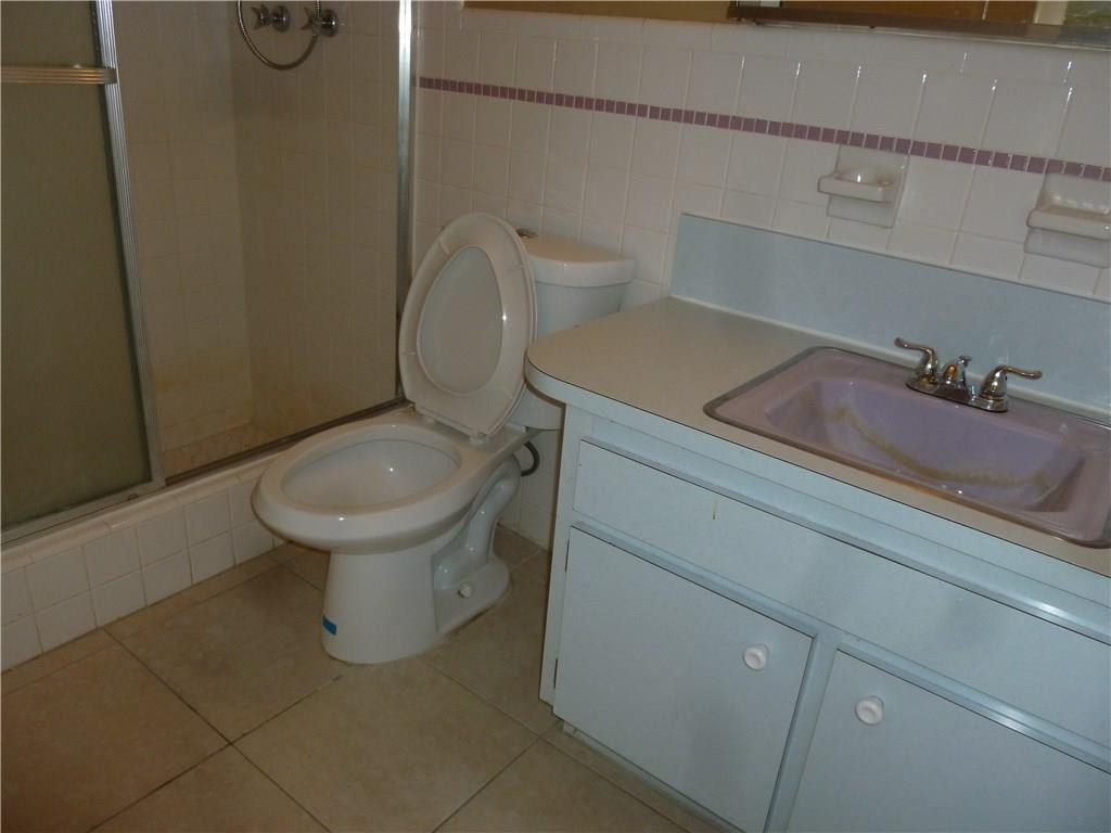 4711 West Park Road Hollywood, FL 33021 - Photo 30 of 35 The bathroom WITHIN the master bedroom.