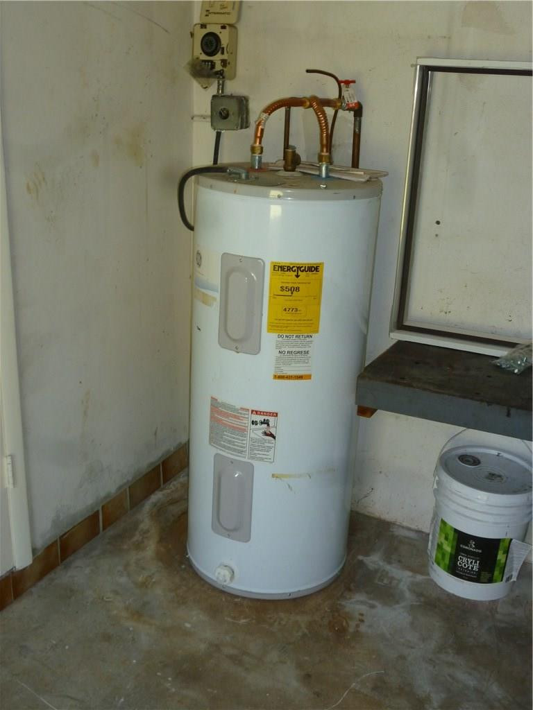 4711 West Park Road Hollywood, FL 33021 - Photo 35 of 35 Relatively new electric water heater.