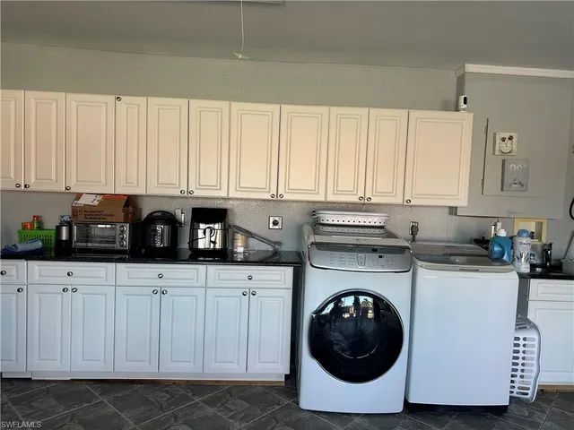 $2,000 | 200 Southwest 10th Terrace, Cape Coral, FL 33991