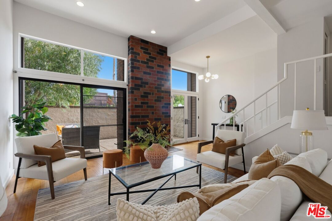 4429 Alla Road, Unit 2 Marina del Rey, CA 90292 - Photo 4 of 30 Gallery Image 4