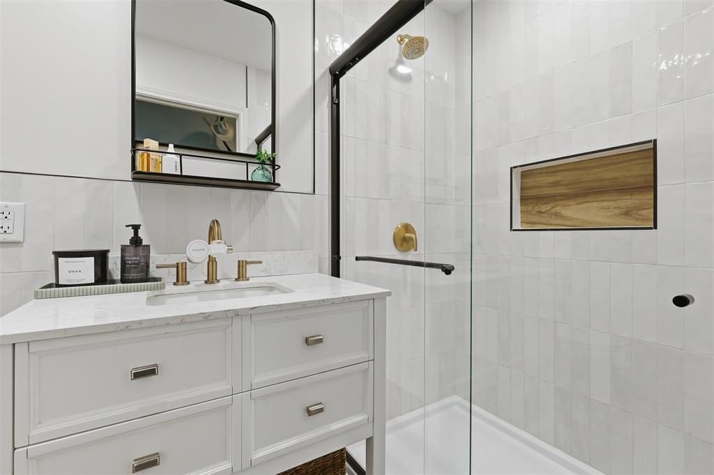 208 Valle Vista Road Aledo, TX 76008 - Photo 28 of 40 Guest House Bath