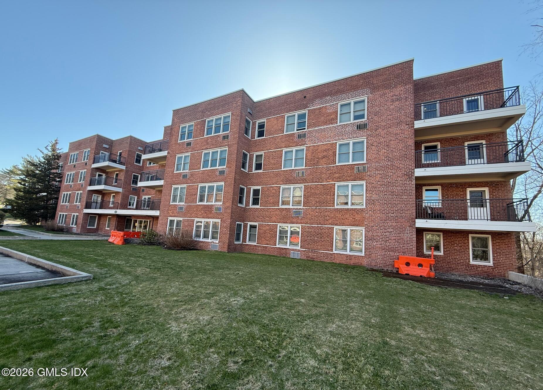 50 Lafayette Place, Unit 2H Greenwich, CT 06830 - Photo 1 of 21 Screen Shot 2026-04-02 at 12.59.56 PM