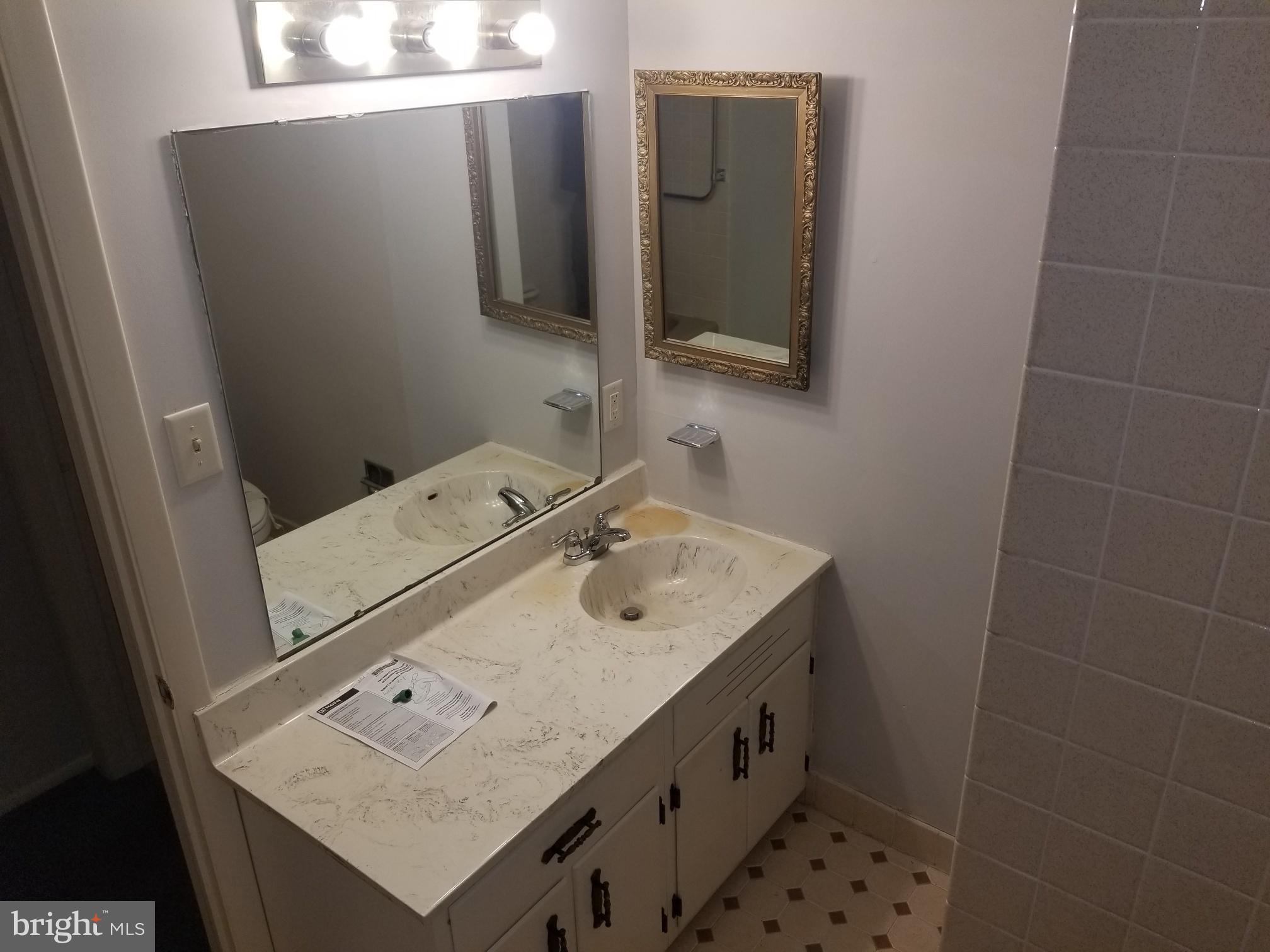 1375 Pershing Boulevard, Unit 307 Reading, PA 19607 - Photo 10 of 19 FRESHLY PAINTED BATH