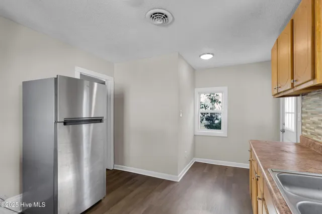 $1,430 | 605 1st Avenue, New Bern, NC 28560