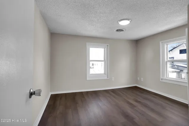 $1,430 | 605 1st Avenue, New Bern, NC 28560