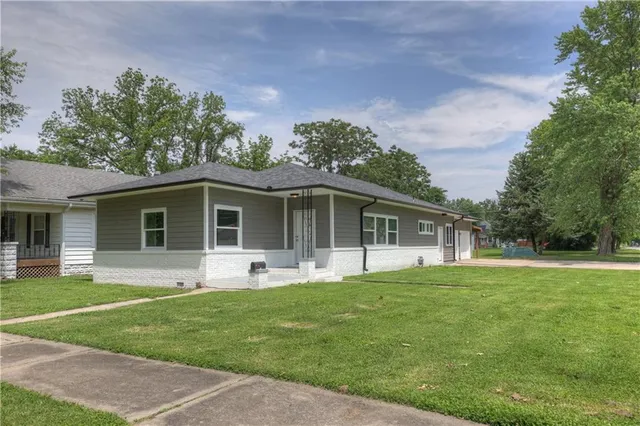 $179,900 | 702 West Kansas Street, Pittsburg, KS 66762