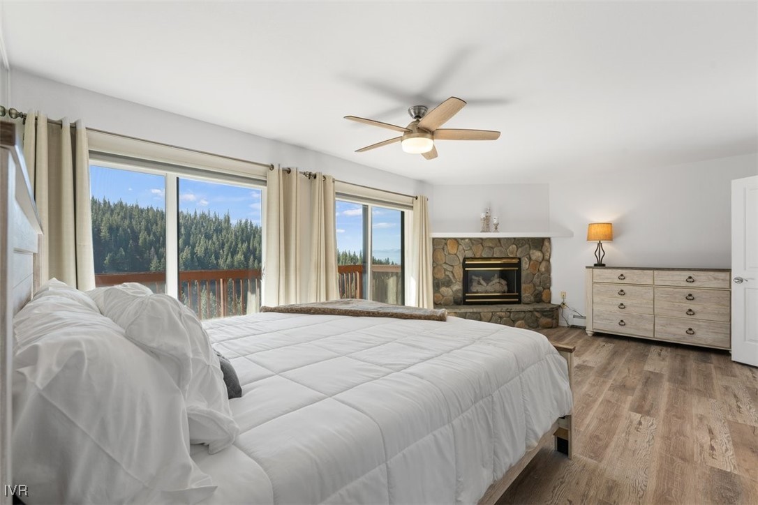 400 Fairview Boulevard, Unit 86 Incline Village, NV 89451 - Photo 18 of 36 a large bedroom with a large bed and a tv