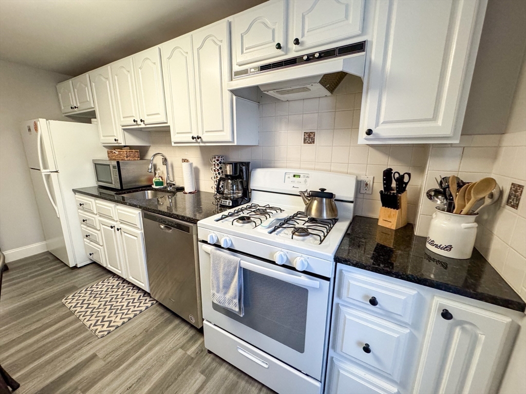 7 Harvard Street, Unit 3B Brookline, MA 02445 - Photo 8 of 13