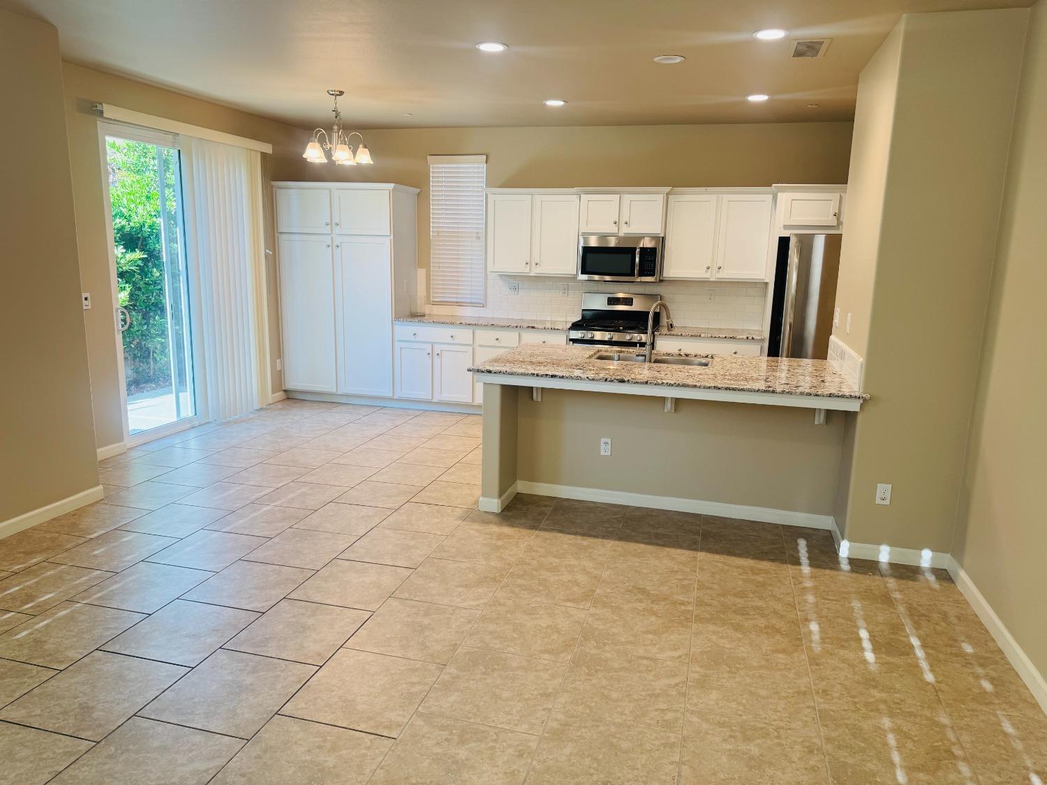 3673 Artistry Way Clovis, CA 93619 - Photo 3 of 20