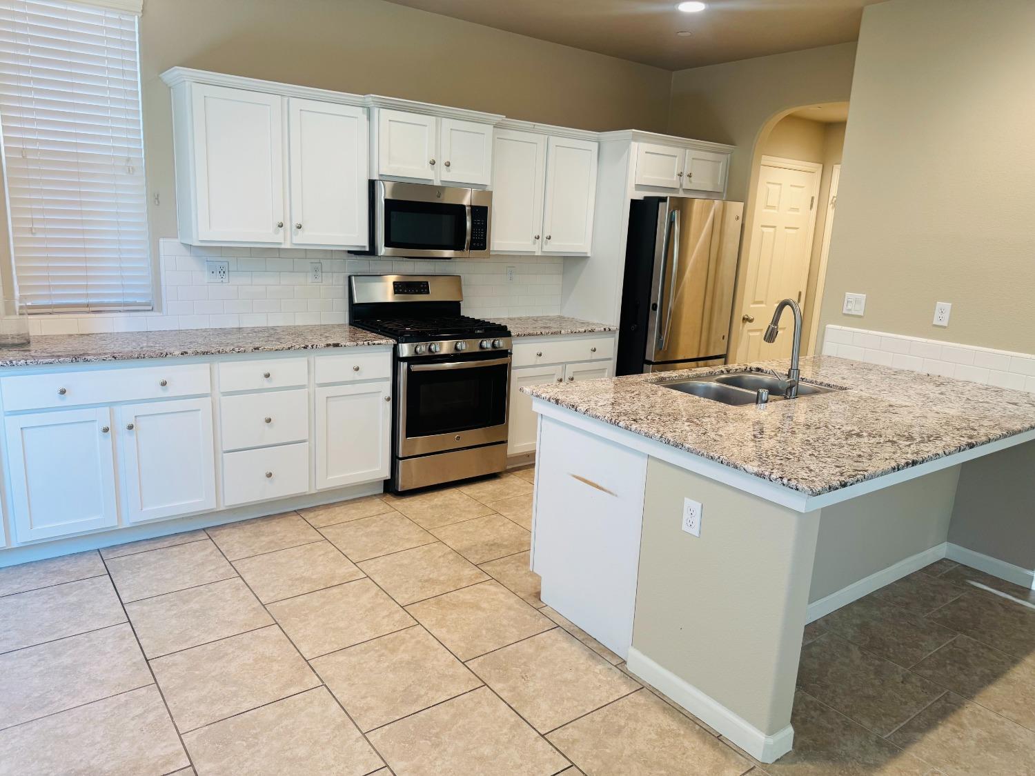 3673 Artistry Way Clovis, CA 93619 - Photo 4 of 20