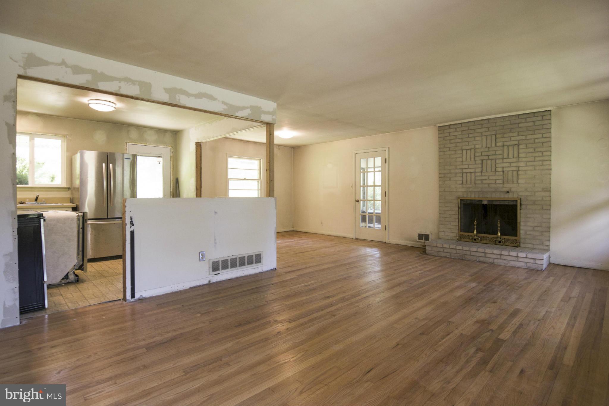 3709 Meadowvale Road Ellicott City, MD 21042 - Photo 6 of 30 Living Room