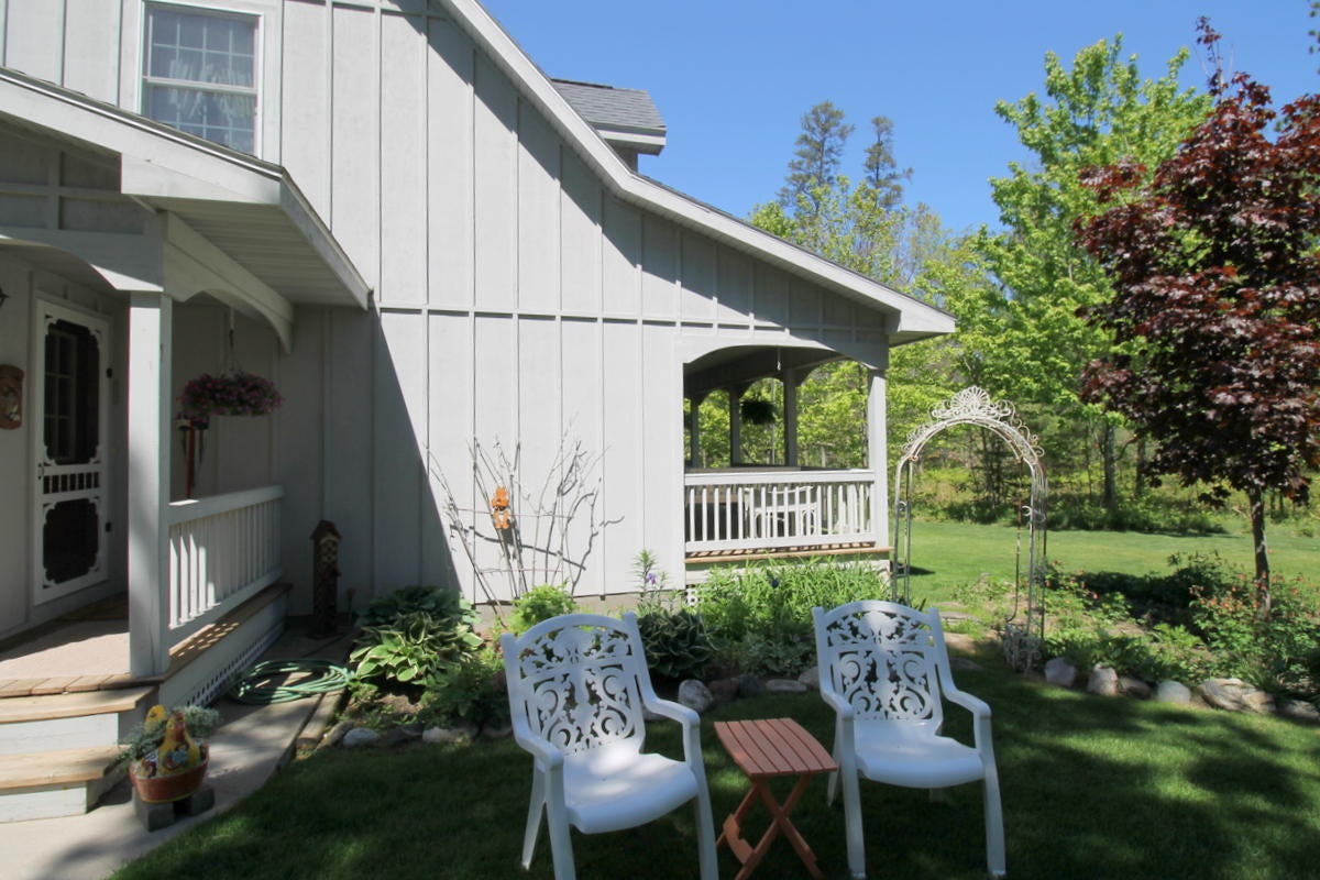 9203 Parke Road Alanson, MI 49706 - Photo 6 of 36 Gallery Image 6