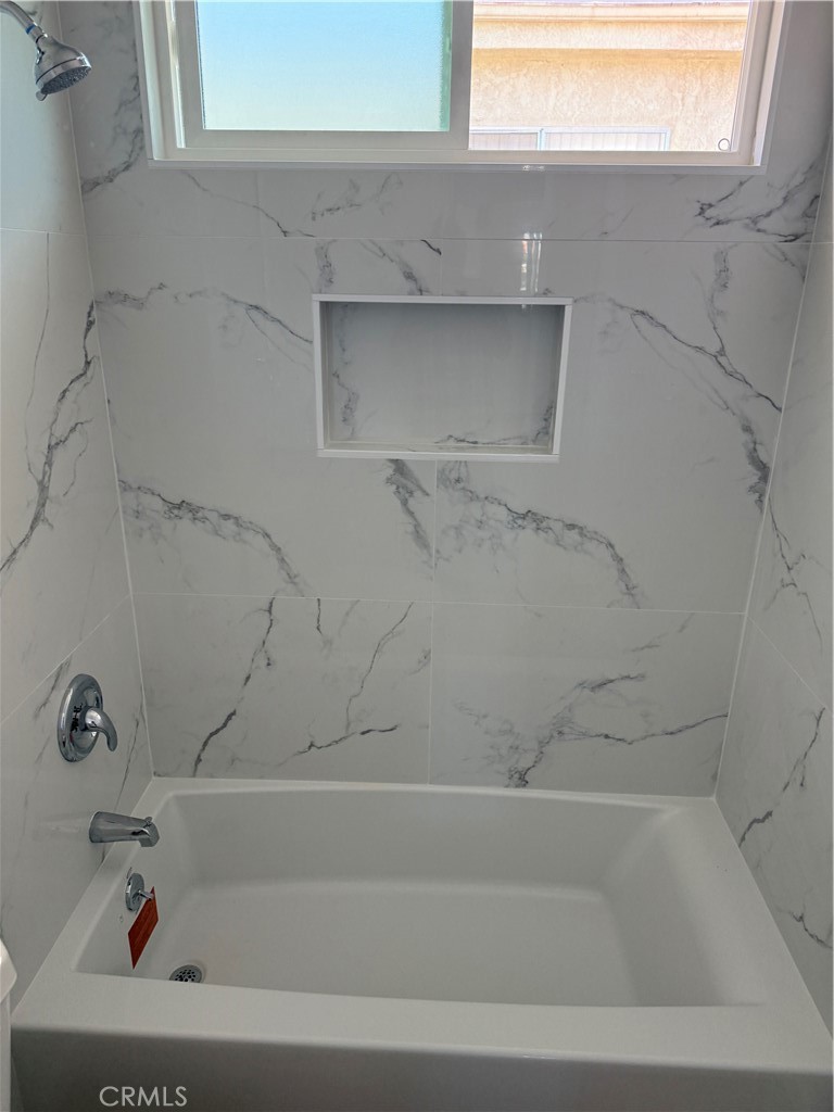 7159 Greeley Street, Unit F Tujunga, CA 91042 - Photo 12 of 15 a bathroom with a bathtub