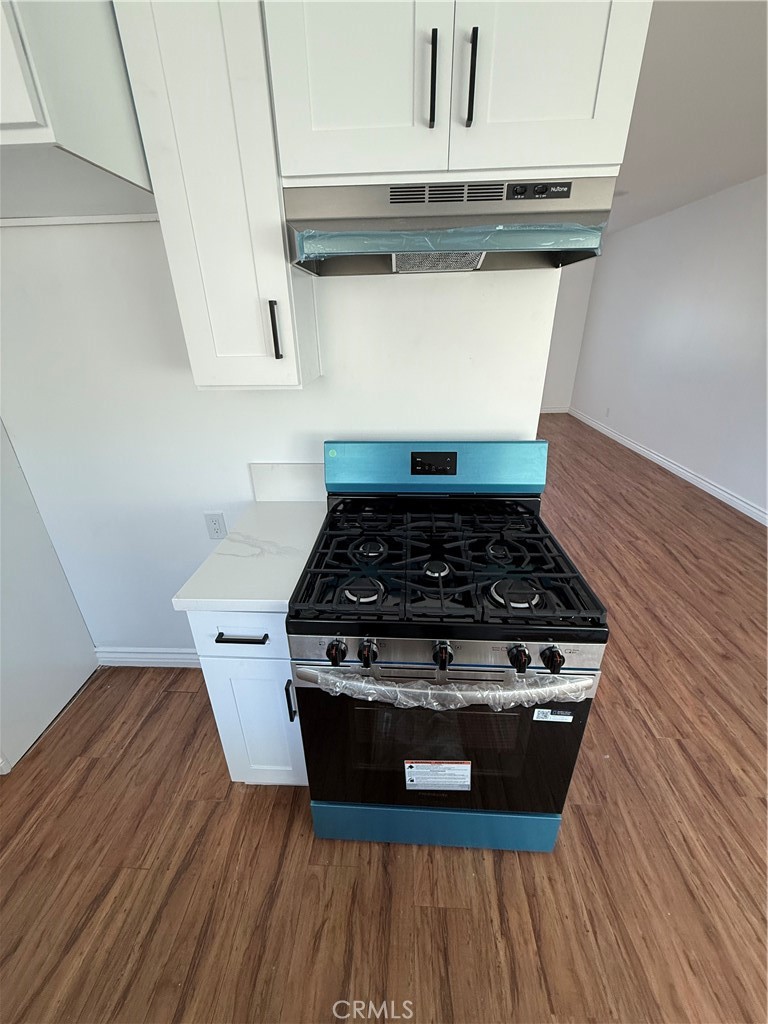 7159 Greeley Street, Unit F Tujunga, CA 91042 - Photo 5 of 15 a stove top oven sitting inside of a kitchen