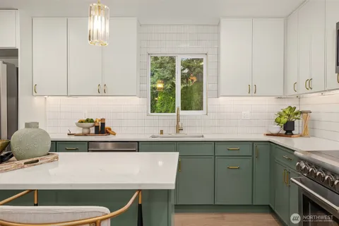 $1,399,950 | 701 10th Street, Mukilteo, WA 98275