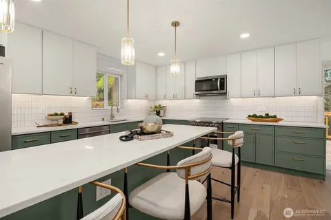 $1,399,950 | 701 10th Street, Mukilteo, WA 98275