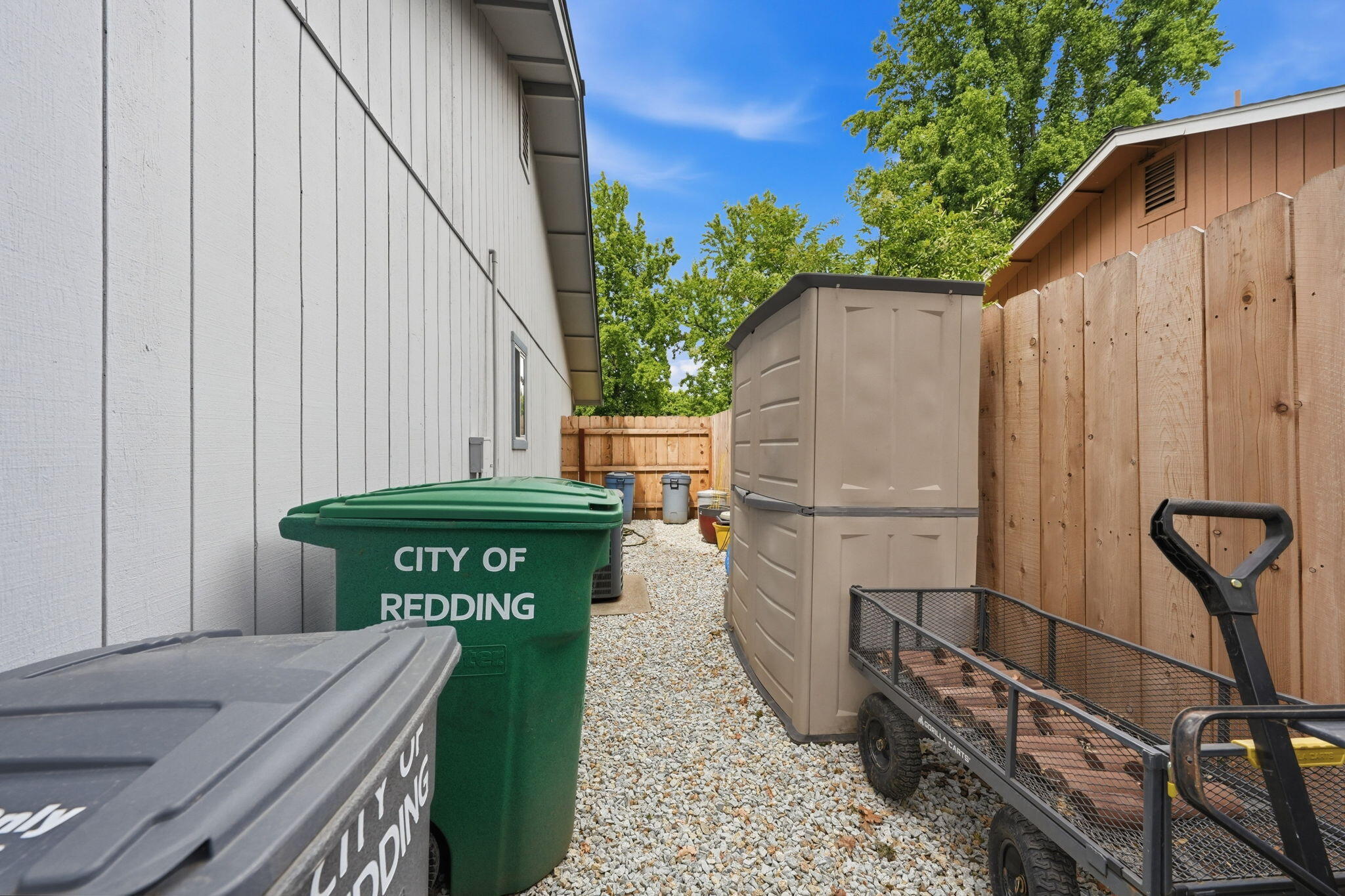 6834 Irving Road Redding, CA 96001 - Photo 24 of 26 Sideyard