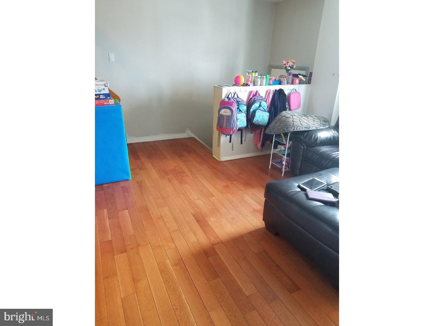 9131 Ashton Road Philadelphia, PA 19114 - Photo 3 of 20 Living Room