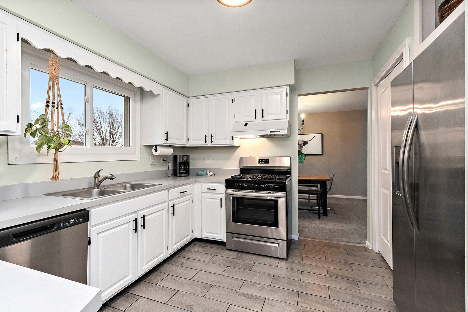 1813 Newport Road Downers Grove, IL 60516 - Photo 8 of 23 a kitchen with stainless steel appliances granite countertop a sink stove and refrigerator