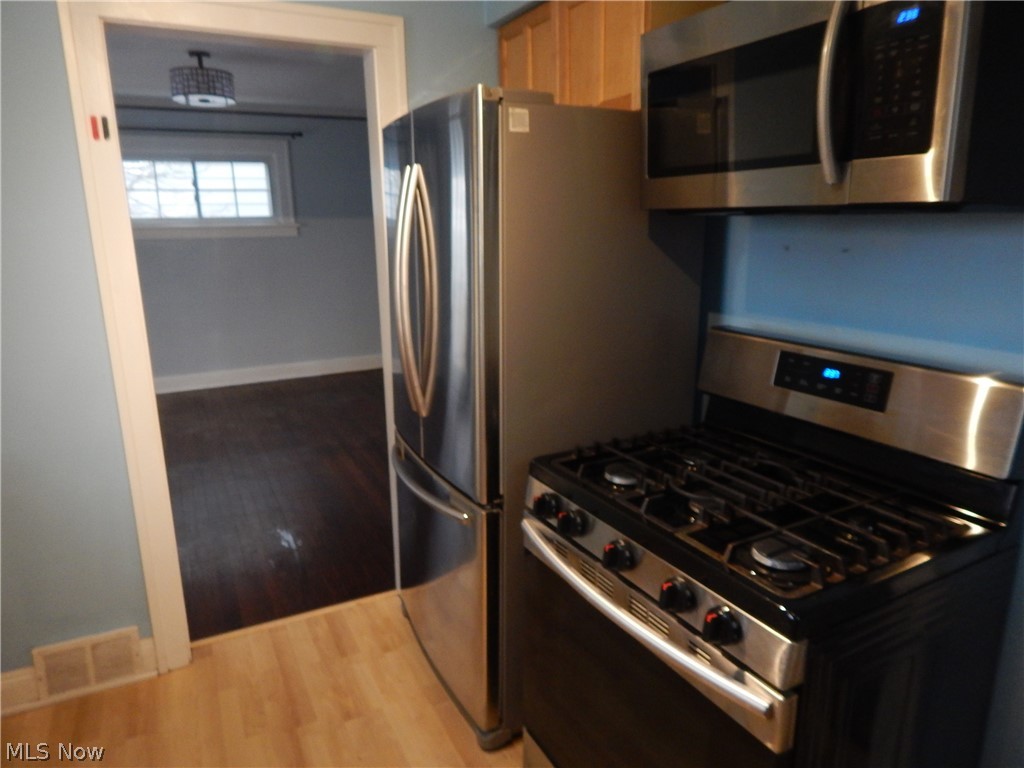 5139 Edenhurst Road Cleveland, OH 44124 - Photo 7 of 21 Gallery Image 7